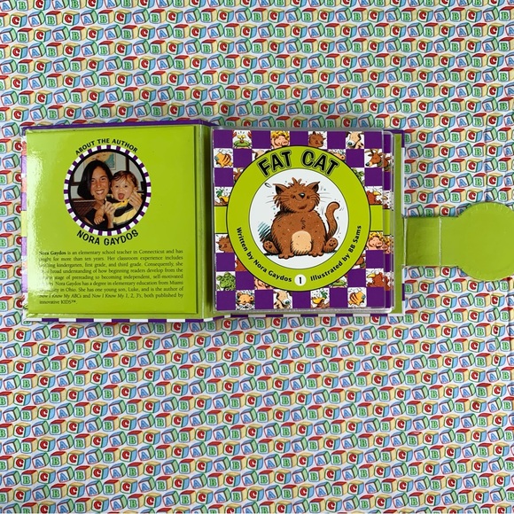 Animal Antics 10 Phonics Books Set. Level 1, Short-Vowel Sounds. - Picture 3 of 16